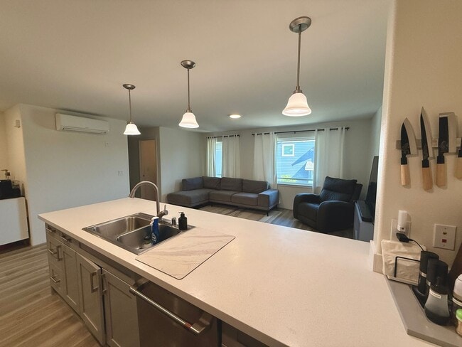 Building Photo - Rarely Available 2 bedroom 2 bath townhome in Koa Ridge