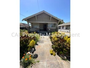 Building Photo - 3 bedroom home for rent in South Salinas