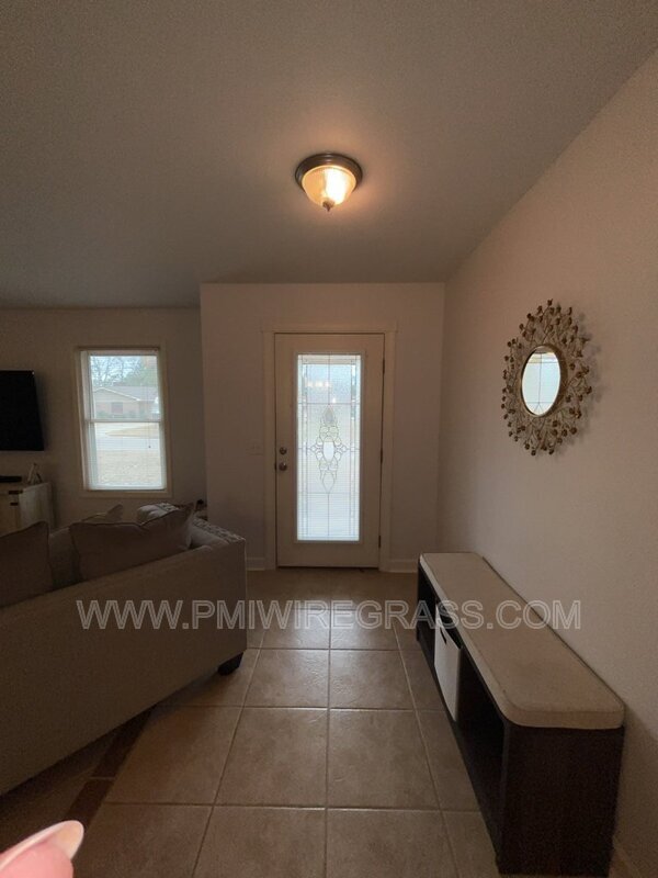 Building Photo - 202 Pondella Dr