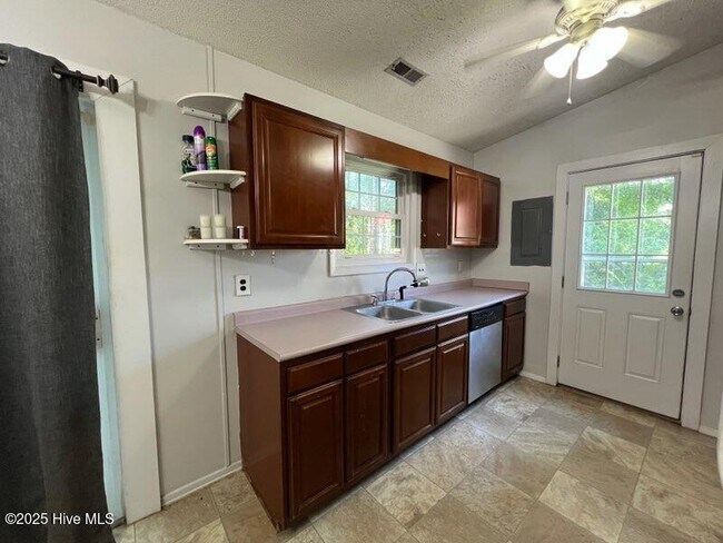 Building Photo - 710 Terrace Ct
