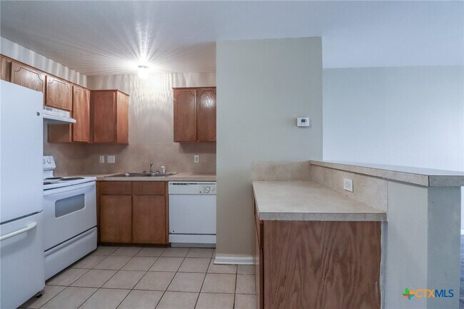 Building Photo - 807 Leifester Cir