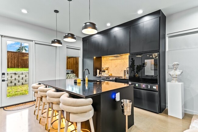 Building Photo - 1211 Bonnie View Rd