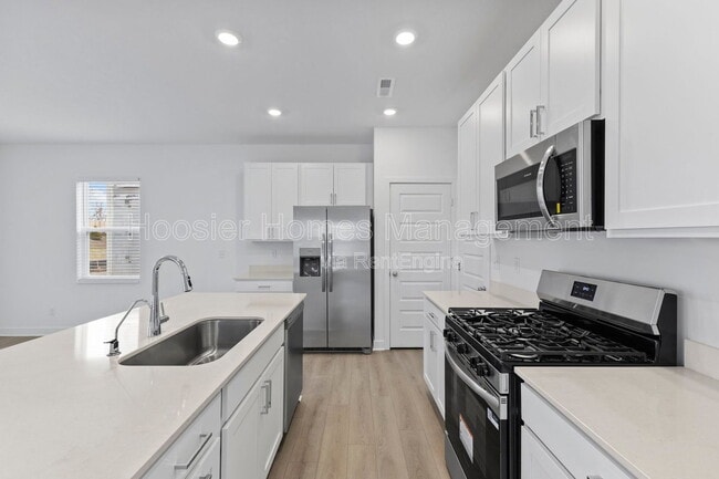 Building Photo - 15274 Farrington Rd