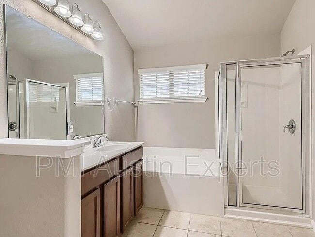 Building Photo - 3101 Davis Ln