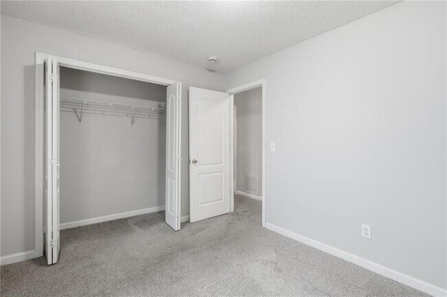 Building Photo - 62 Hanna Dr