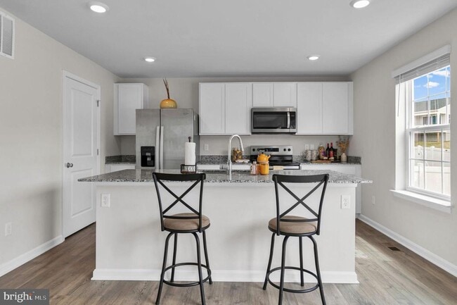 Building Photo - 3148 White Tail Dr