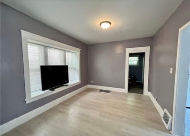 Building Photo - 879 Chalker St