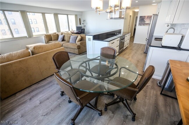 Building Photo - 12520 Edgewater Dr