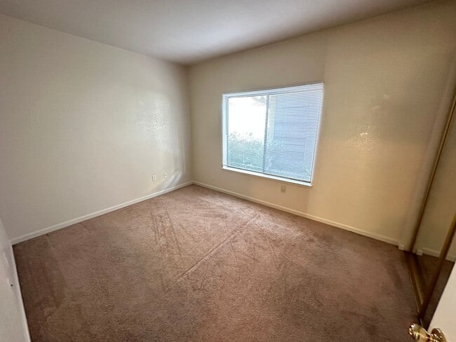 Building Photo - 2 Bed 2 Bath Condo In Walnut Creek (W/ Garage)