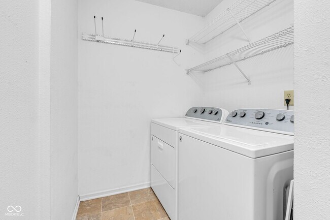 Building Photo - 8818 Browns Valley Ln