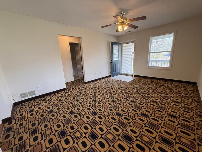 Building Photo - 422 Lasalle Pl