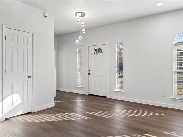 Building Photo - 2213 Loretta Ln