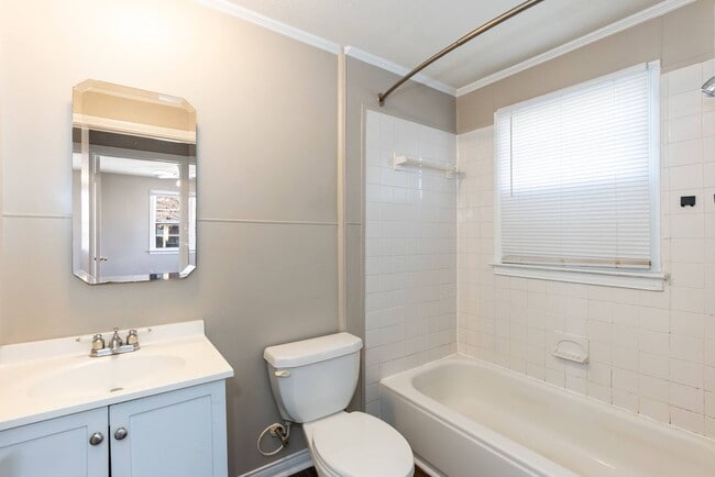 Building Photo - Cozy 3 Bedroom Downtown Apex Home