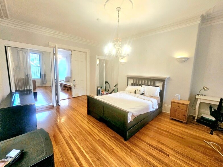 Building Photo - 425 Marlborough St