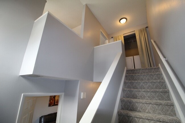Building Photo - 1330 Bradley Dr