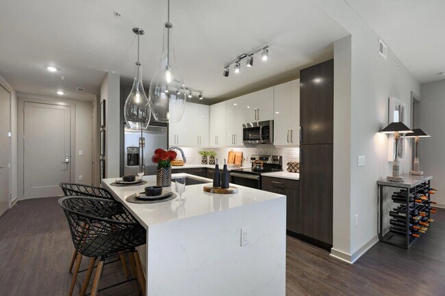 Building Photo - 1115 Town Creek Dr