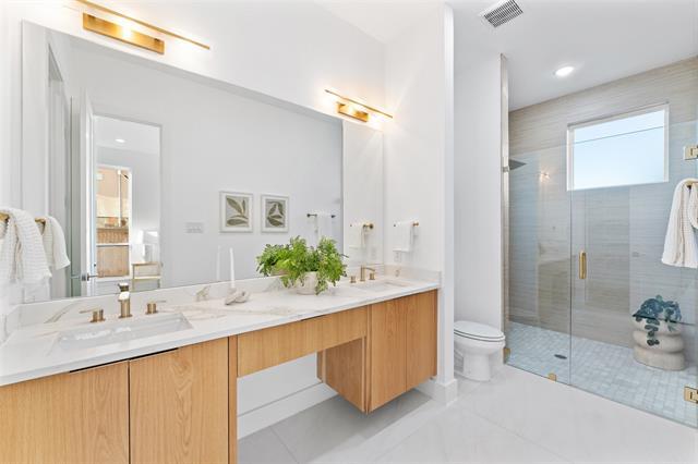 Building Photo - 2315 S Vernon Ave