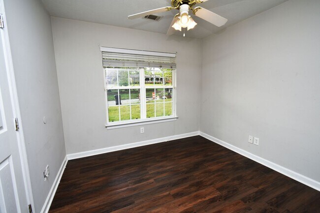 Building Photo - 3544 Mutimer Dr