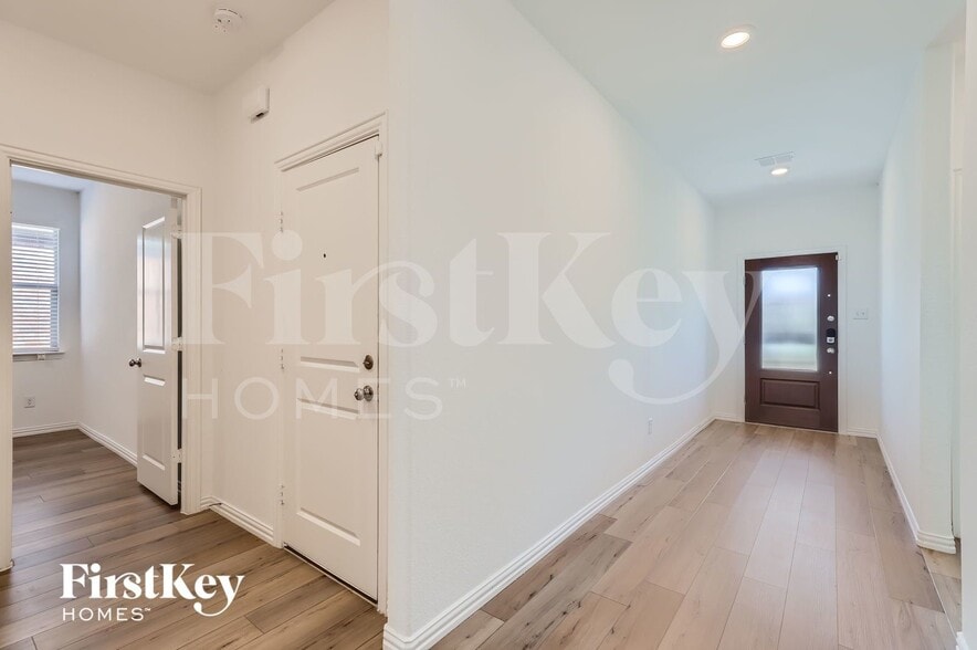 Building Photo - 212 Wyndemere Ln