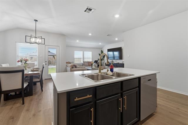 Building Photo - 124 Creek End Dr