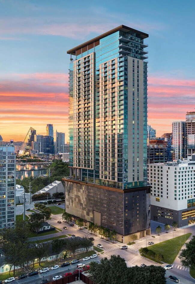 Building Photo - 700 River