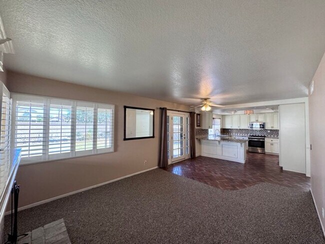 Building Photo - Spacious 5 Bedroom Home in Menifee Lakes with a 3 Car Garage for Lease!