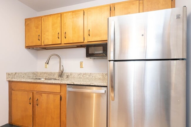 Building Photo - 1 Bed 1 Bath Condo in Barcroft Hills