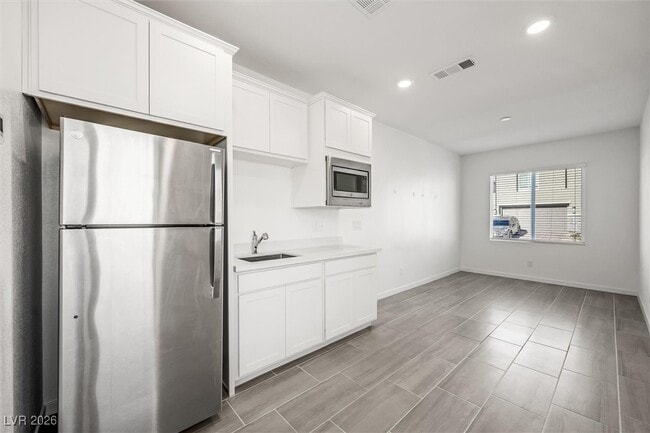 Building Photo - 8327 Aurora Rdg Ave