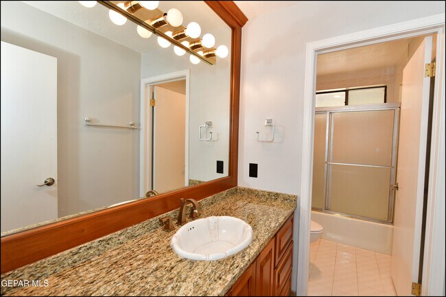 Building Photo - 5900 Mira Hermosa Dr