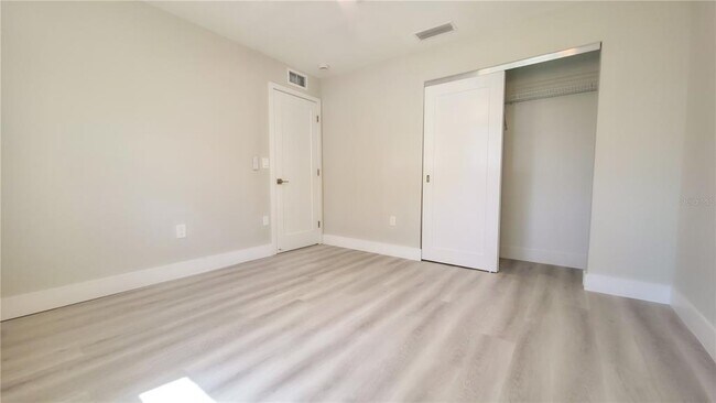 Building Photo - 5039 N Beach Rd