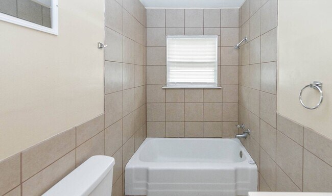 Building Photo - 613 N 22nd St