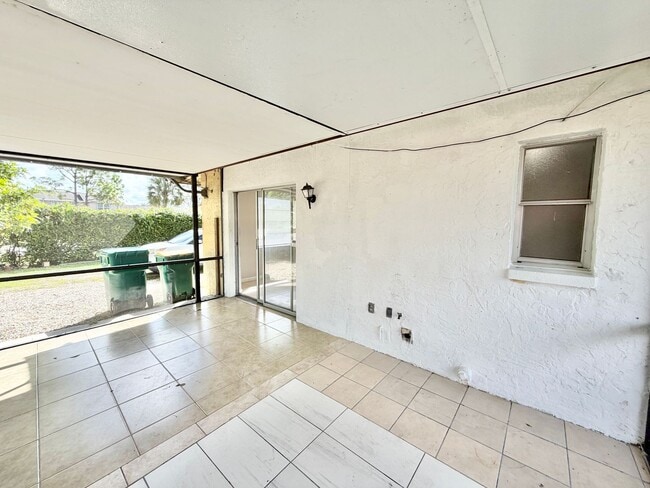 Building Photo - PIKUS (1931 Sunshine Blvd)