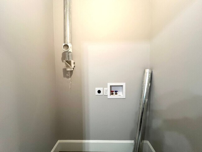 Building Photo - 2 Bedroom/1 Bathroom Unit in Delavan!