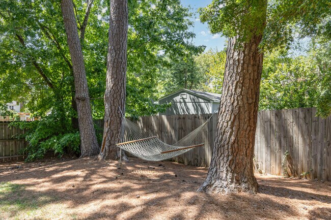 Building Photo - 4901 Stonehill Dr