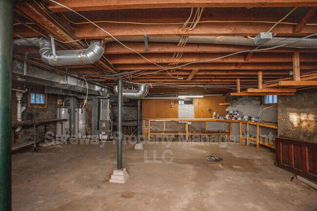 Building Photo - 5753 Rogers Ave