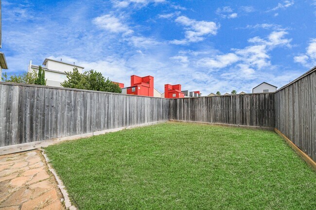 Building Photo - 2941 Clinton Dr