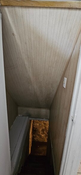 Building Photo - 759 Charles Ave