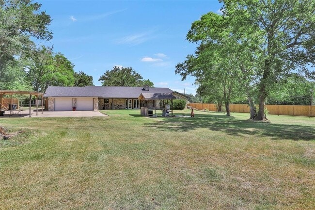 Primary Photo - 22985 Hwy 105 W
