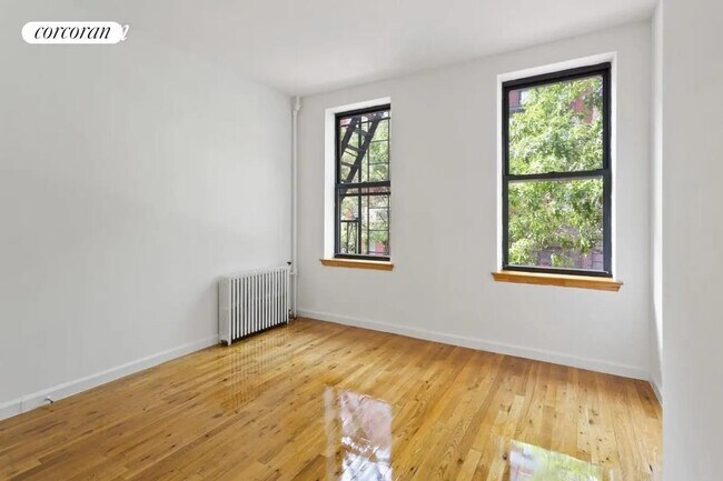 Primary Photo - 2000 Bergen St