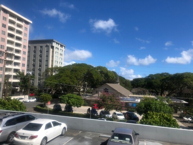 Building Photo - Upgraded 1 Bedroom, 1 Bath, 1 Parking, Con...