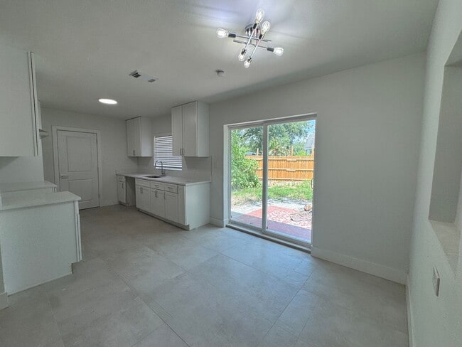 Building Photo - 3 Bedroom , 2 Bath in Orlando!