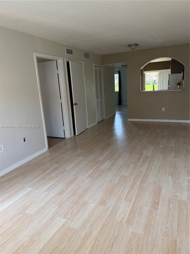 Building Photo - 1271 SE 28th Ct