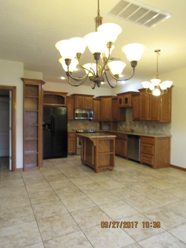 Building Photo - TWO STORY HOME LOCATED IN THE SILVER CREEK...