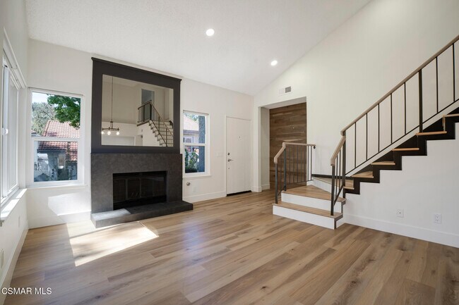 Building Photo - 974 Quarterhorse Ln