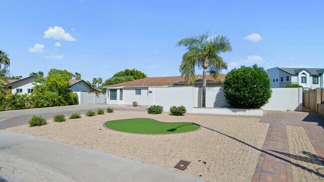 Building Photo - 2929 N 55th Pl