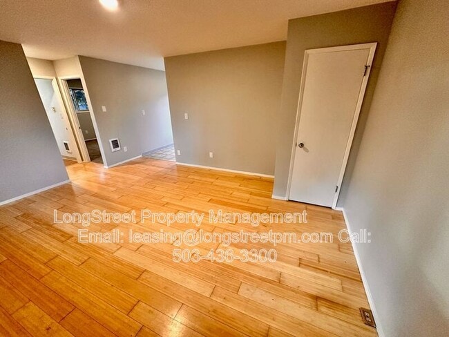 Building Photo - 121 SE 30th Pl