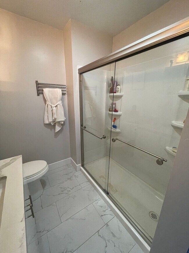 Building Photo - Newly Remodeled Home with HUGE Fenced Yard