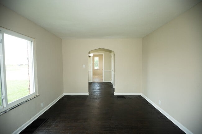 Building Photo - 2 Bed 1 Bath Home located in Warren Township