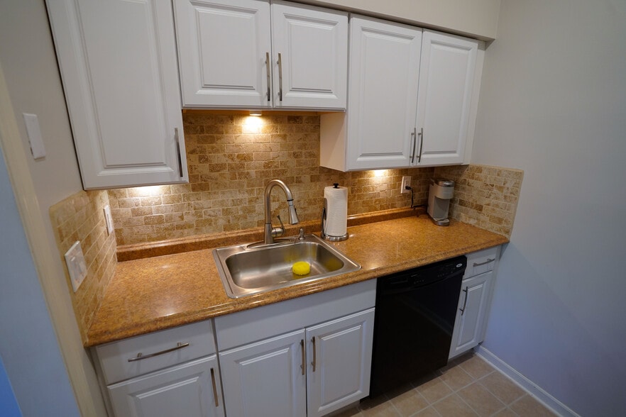 Kitchen - 120 Willard St