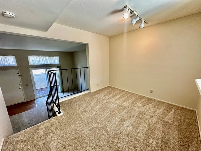 Building Photo - Spacious La Jolla 2BR/1.5BA Townhouse with Garage Parking